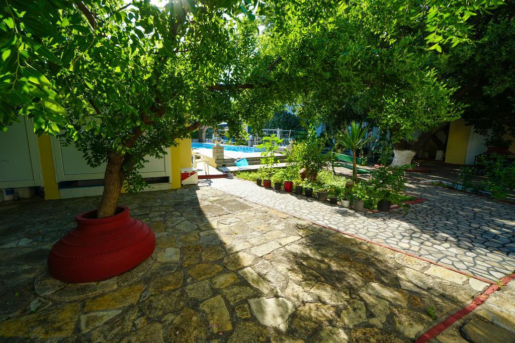 Albatross Aparthotel Μαραθόκαμπος Εξωτερικό φωτογραφία